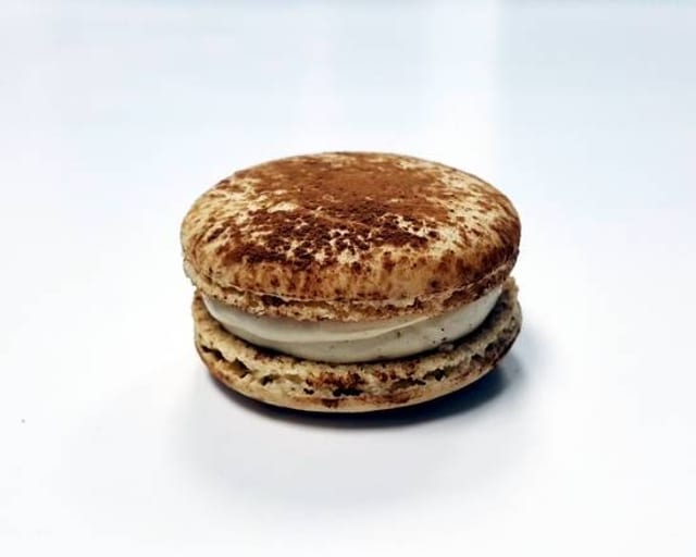 Tiramisu Macaron.
